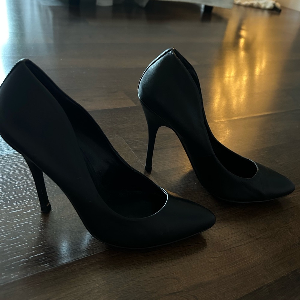 Black Steve Madden pumps